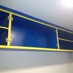 Altillo de azul y amarillo con puertasJPG3