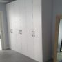 armario blanco con puertas abatibles (2)